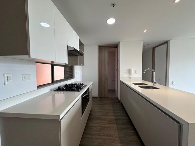 Apartamento de 2 alcobas en arriendo en El Poblado, Medellín, 90 m² · foto 5 de 17