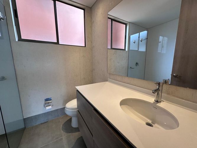 Apartamento de 2 alcobas en arriendo en El Poblado, Medellín, 90 m² · foto 15 de 17