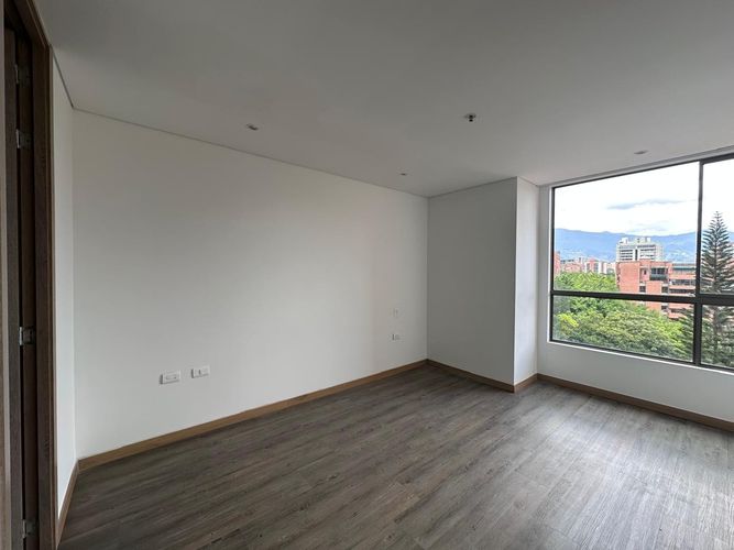 Apartamento de 2 alcobas en arriendo en El Poblado, Medellín, 90 m² · foto 4 de 17