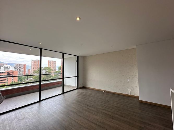 Apartamento de 2 alcobas en arriendo en El Poblado, Medellín, 90 m² · foto 2 de 17