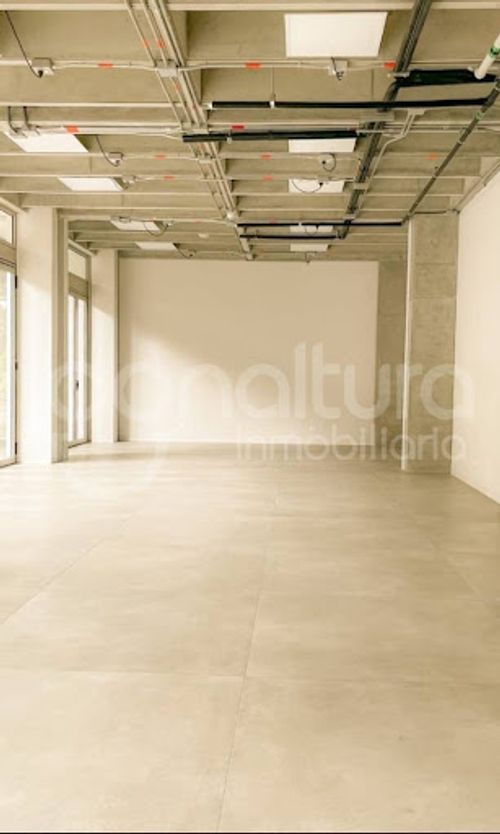 Oficina en arriendo en El Poblado, Medellín, 95 m² · foto 2 de 5