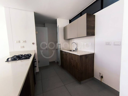 Apartamento en arriendo en El Tesoro, Medellín · foto 2 de 14