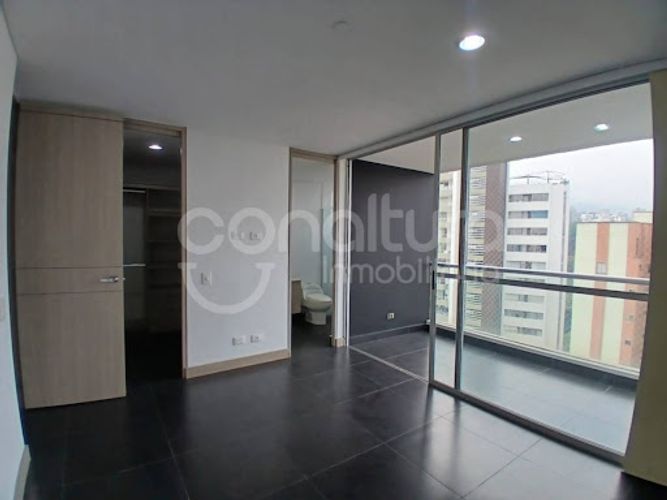 Apartamento de 2 alcobas en arriendo en Los Balsos, Medellín, 90 m² · foto 2 de 15