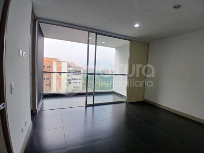 Apartamento de 2 alcobas en arriendo en Los Balsos, Medellín, 90 m² · foto 3 de 15