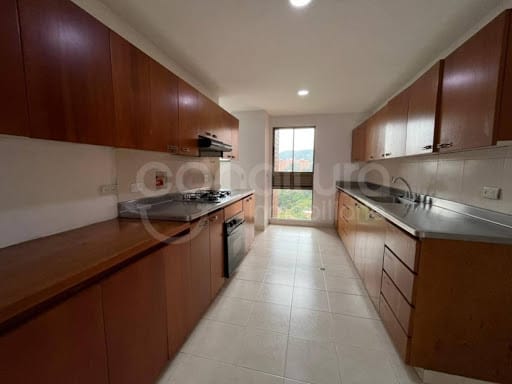 Apartamento de 3 alcobas en arriendo en El Tesoro, Medellín, 350 m² · foto 2 de 24