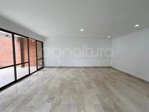 Apartamento de 3 alcobas en arriendo en El Tesoro, Medellín, 350 m² · foto 3 de 24