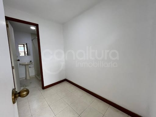 Apartamento de 3 alcobas en arriendo en El Tesoro, Medellín, 350 m² · foto 8 de 24