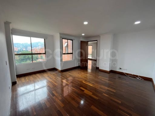 Apartamento de 3 alcobas en arriendo en El Tesoro, Medellín, 350 m² · foto 9 de 24