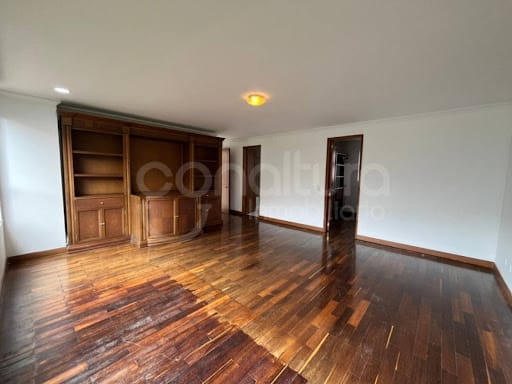 Apartamento de 3 alcobas en arriendo en El Tesoro, Medellín, 350 m² · foto 10 de 24