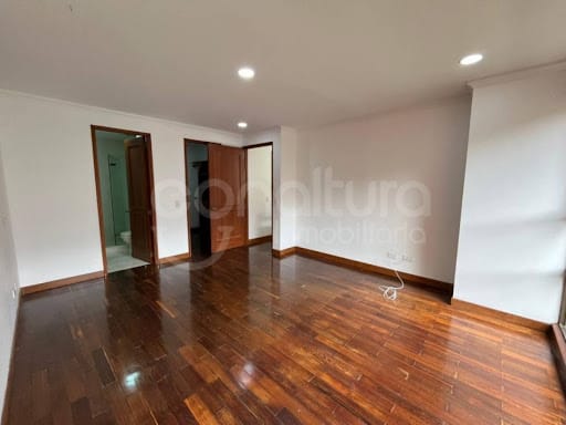 Apartamento de 3 alcobas en arriendo en El Tesoro, Medellín, 350 m² · foto 13 de 24