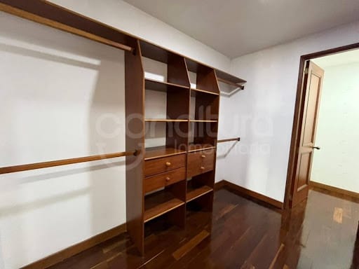 Apartamento de 3 alcobas en arriendo en El Tesoro, Medellín, 350 m² · foto 16 de 24