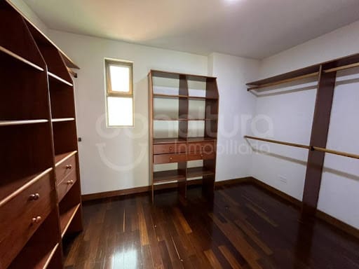 Apartamento de 3 alcobas en arriendo en El Tesoro, Medellín, 350 m² · foto 17 de 24