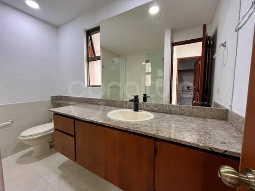 Apartamento de 3 alcobas en arriendo en El Tesoro, Medellín, 350 m² · foto 20 de 24