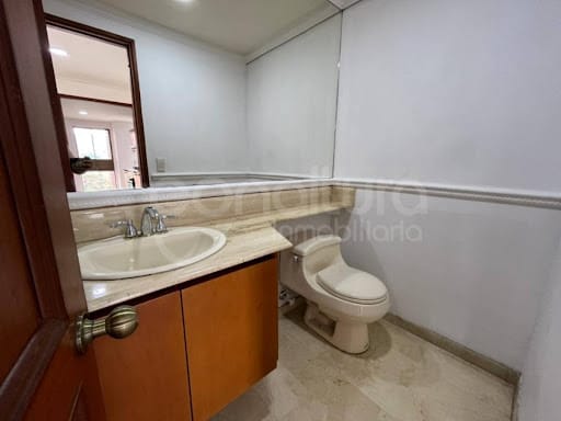 Apartamento de 3 alcobas en arriendo en El Tesoro, Medellín, 350 m² · foto 21 de 24