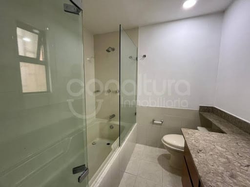 Apartamento de 3 alcobas en arriendo en El Tesoro, Medellín, 350 m² · foto 23 de 24