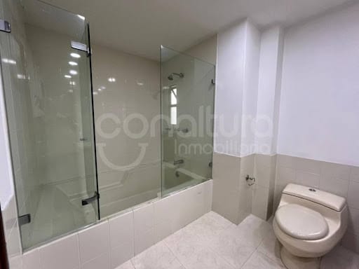 Apartamento de 3 alcobas en arriendo en El Tesoro, Medellín, 350 m² · foto 24 de 24