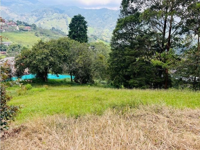 Lote en venta en Loma Del Escobero, Envigado, 1725 m² · foto 3 de 5