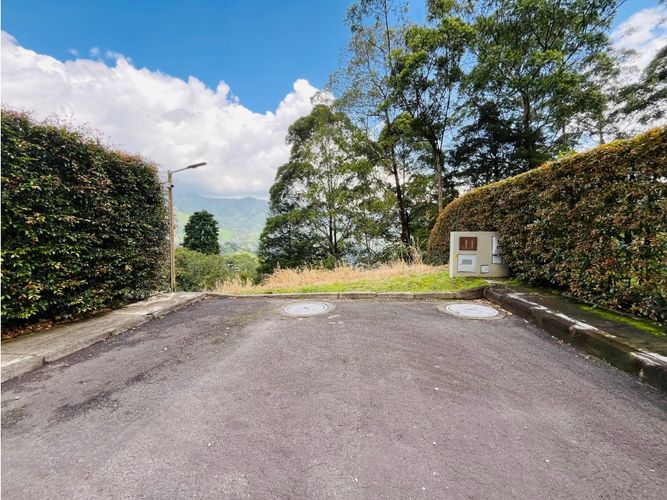Lote en venta en Loma Del Escobero, Envigado, 1725 m² · foto 4 de 5