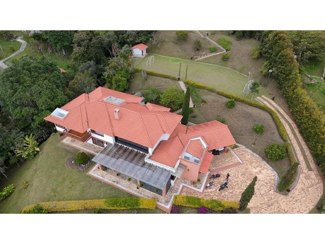Casa de 3 alcobas en arriendo en La Navarra, Bello, 700 m² · foto 3 de 24