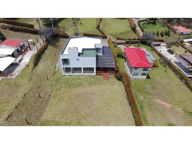 Casa de 5 alcobas en arriendo en San Antonio, Guarne · foto 4 de 24