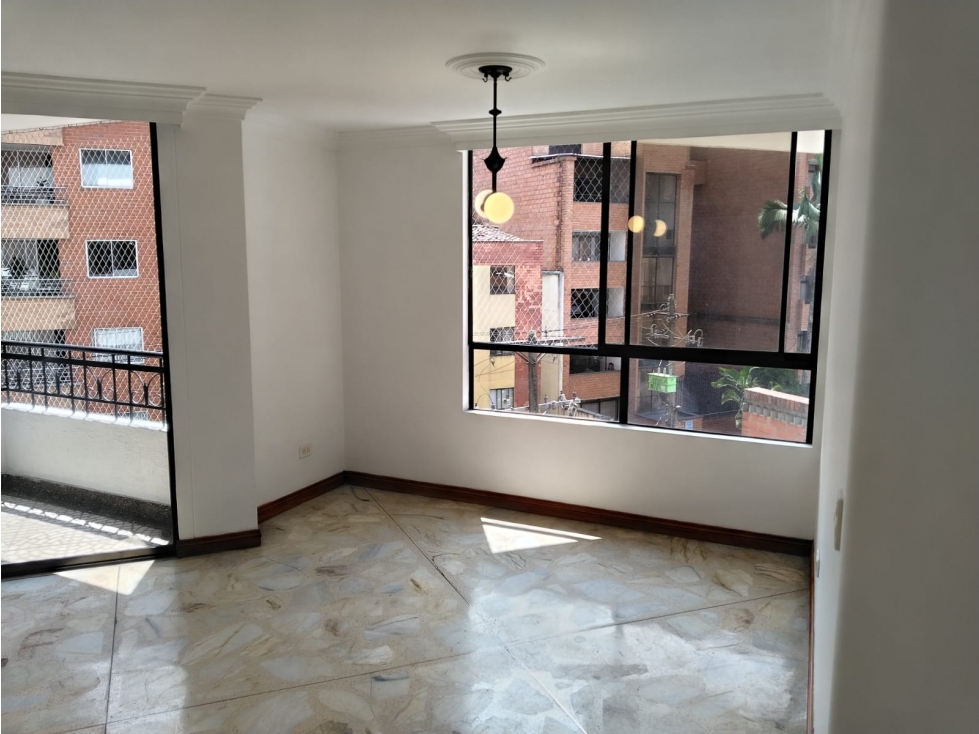 Apartamento en venta en Laureles, Medellín 2