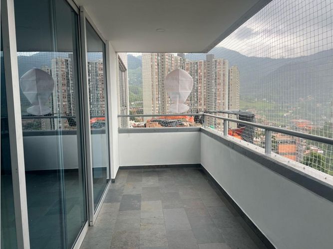 Apartamento de 3 alcobas en venta en Holanda, Sabaneta, 121 m² · foto 5 de 24