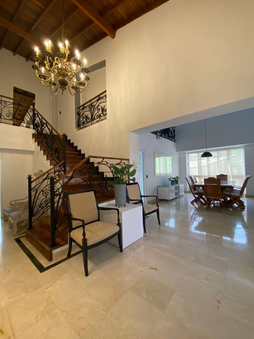 Apartamento en arriendo en Los Naranjos, Medellín · foto 2 de 24