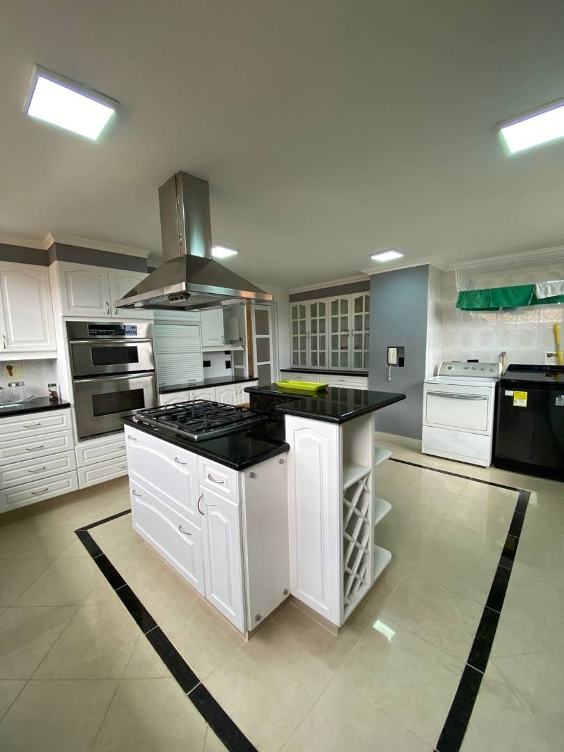 Apartamento en arriendo en Los Naranjos, Medellín · foto 4 de 24
