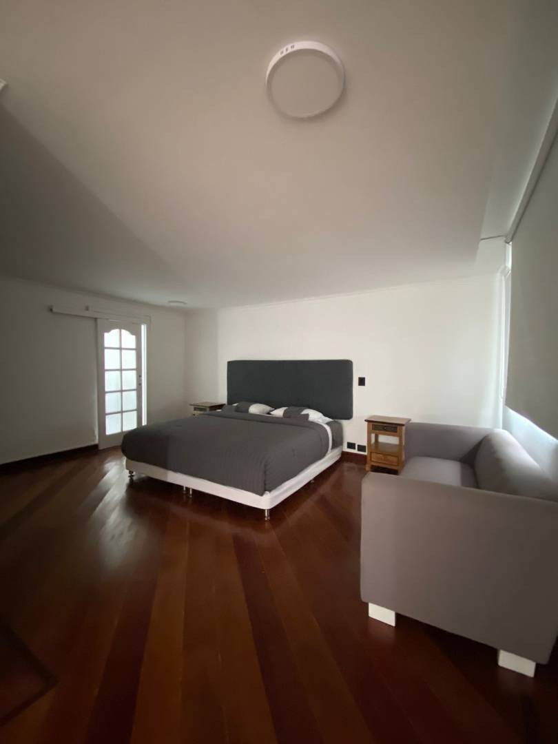 Apartamento en arriendo en Los Naranjos, Medellín · foto 8 de 24
