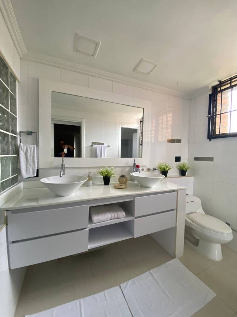 Apartamento en arriendo en Los Naranjos, Medellín · foto 10 de 24
