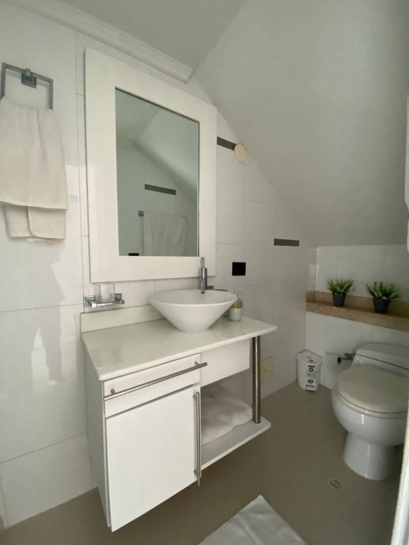Apartamento en arriendo en Los Naranjos, Medellín · foto 16 de 24