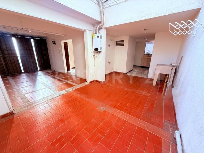 Casa de 3 alcobas en venta en La Flora, Cali, 320 m² · foto 2 de 13