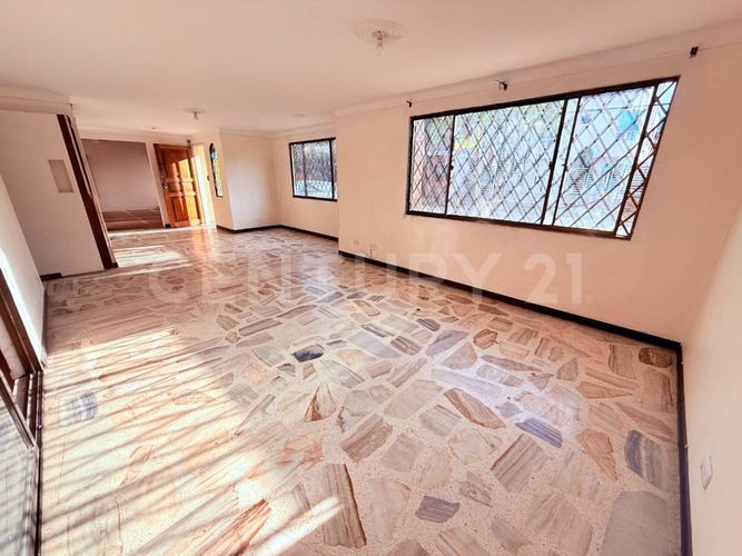 Casa de 3 alcobas en venta en La Flora, Cali, 320 m² · foto 3 de 13