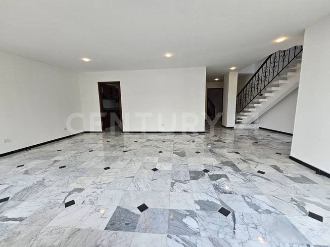 Apartamento de 4 alcobas en venta en Arboledas, Cali, 240 m² · foto 2 de 20
