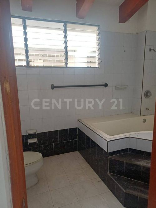 Casa de 5 alcobas en venta en El Limonar, Cali, 220 m² · foto 3 de 22