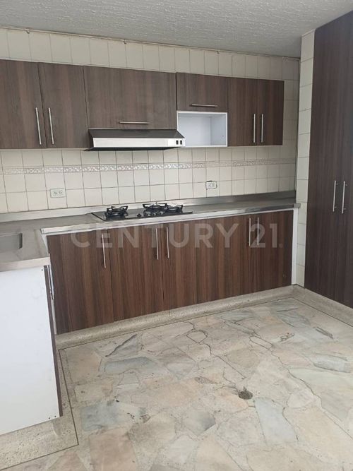 Casa de 5 alcobas en venta en El Limonar, Cali, 220 m² · foto 9 de 22
