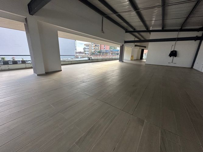 Local en arriendo en Guayaquil, Armenia, 340 m² · foto 2 de 20