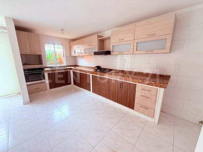 Casa de 5 alcobas en venta en El Castillo, Cali, 250 m² · foto 2 de 22