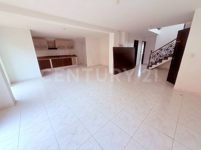 Casa de 5 alcobas en venta en El Castillo, Cali, 250 m² · foto 3 de 22