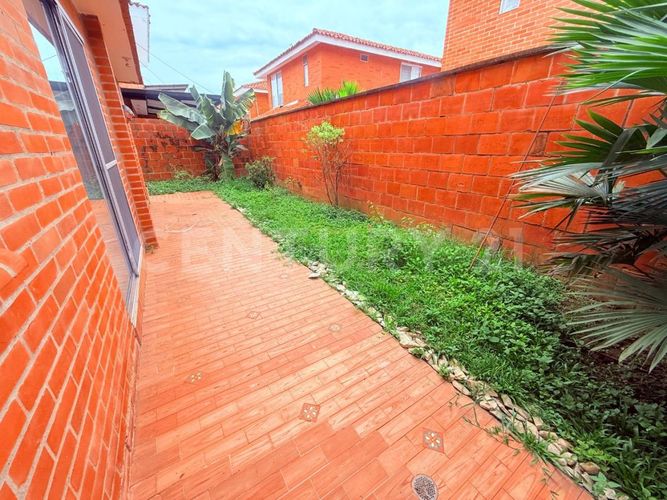 Casa de 5 alcobas en venta en El Castillo, Cali, 250 m² · foto 5 de 22