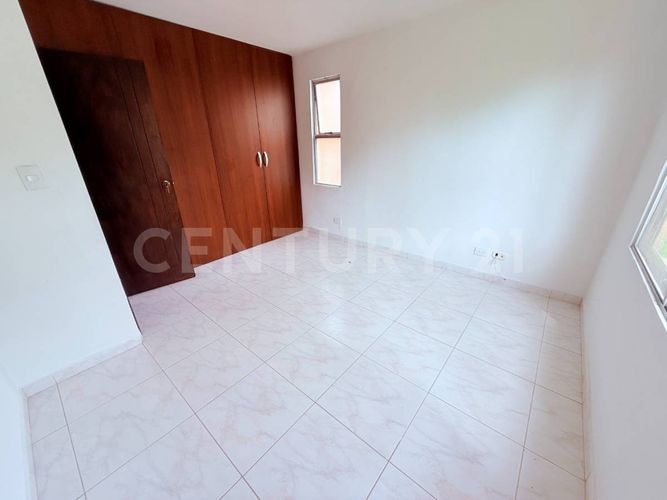 Casa de 5 alcobas en venta en El Castillo, Cali, 250 m² · foto 9 de 22
