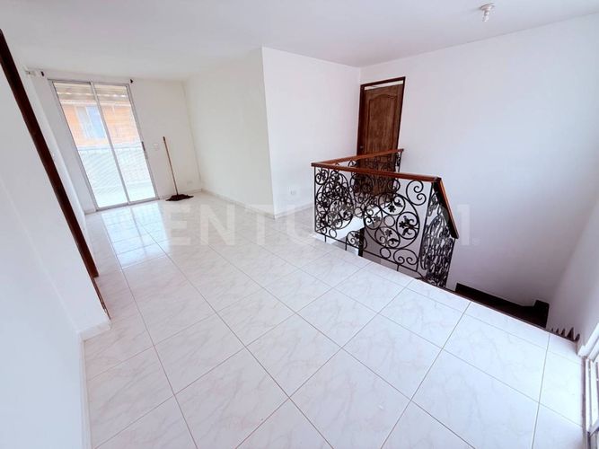 Casa de 5 alcobas en venta en El Castillo, Cali, 250 m² · foto 10 de 22