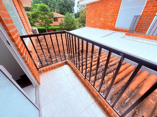 Casa de 5 alcobas en venta en El Castillo, Cali, 250 m² · foto 11 de 22