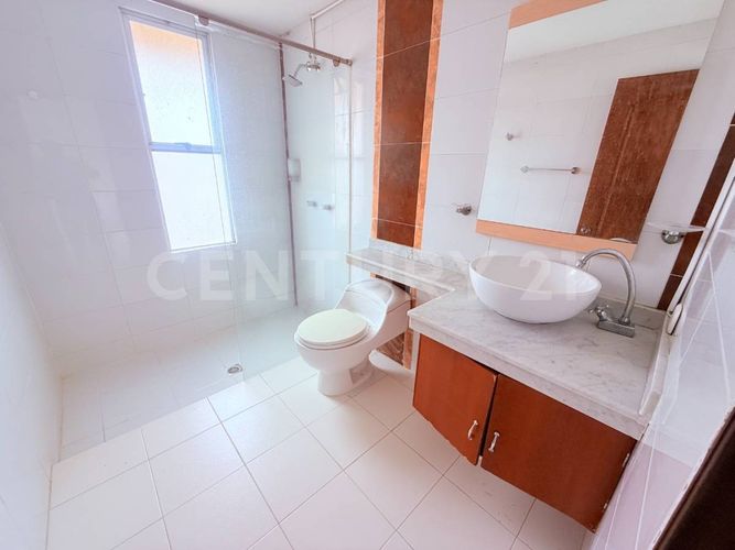 Casa de 5 alcobas en venta en El Castillo, Cali, 250 m² · foto 14 de 22