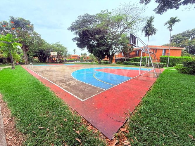 Casa de 5 alcobas en venta en El Castillo, Cali, 250 m² · foto 20 de 22