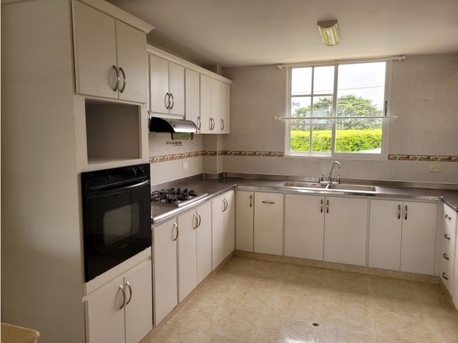 Casa de 5 alcobas en venta en Tribunas Corcega, Pereira, 400 m² · foto 11 de 24