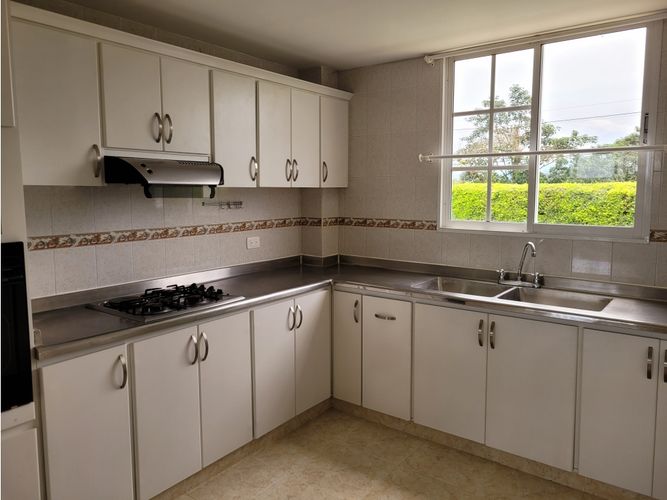 Casa de 5 alcobas en venta en Tribunas Corcega, Pereira, 400 m² · foto 13 de 24