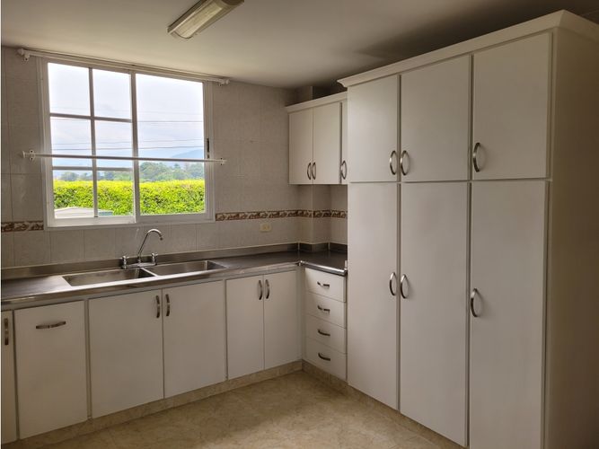 Casa de 5 alcobas en venta en Tribunas Corcega, Pereira, 400 m² · foto 14 de 24