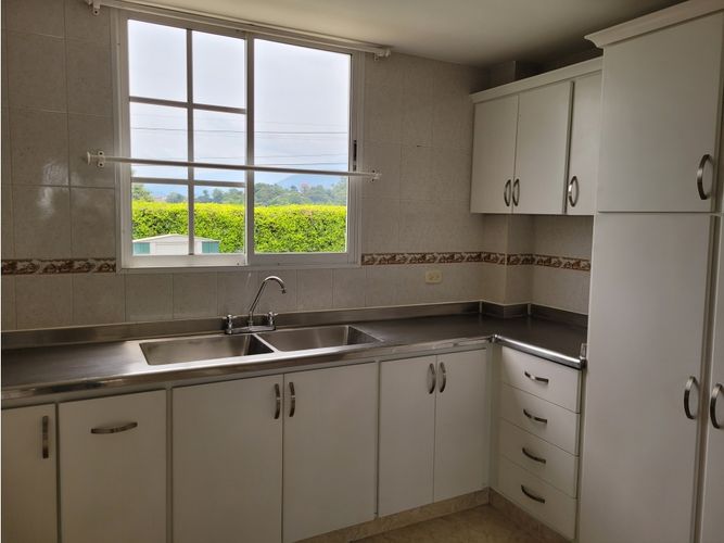 Casa de 5 alcobas en venta en Tribunas Corcega, Pereira, 400 m² · foto 15 de 24
