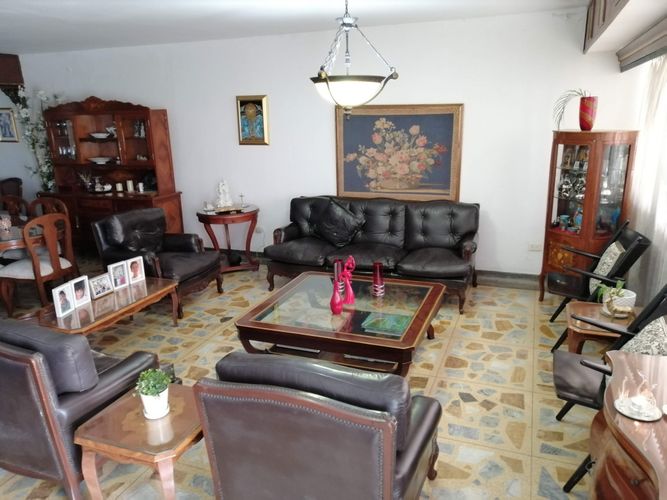 Casa de 4 alcobas en venta en Santa Teresita, Cali, 429 m² · foto 2 de 19
